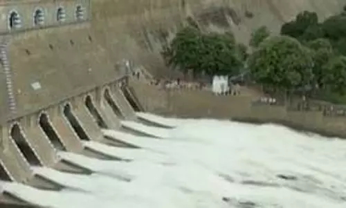 भारी बारिश के कारण जलग्रहण क्षेत्रों में Mettur बांध का जलस्तर बढ़ा