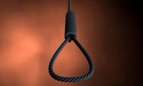 CRIME: फ्लाइट लेफ्टिनेंट ने फांसी लगाकर की खुदकुशी, मामलें में जांच जारी