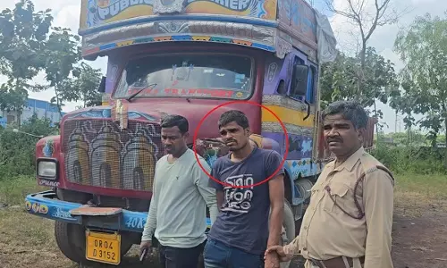Cuttack शहर में ट्रक चोरी करने वाला व्यक्ति 24 घंटे के भीतर वाहन सहित गिरफ्तार Cuttack शहर में ट्रक चोरी करने वाला व्यक्ति 24 घंटे के भीतर वाहन सहित गिरफ्तार