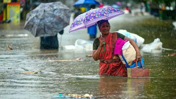 तमिलनाडु : भारी बारिश के कारण मेट्टूर बांध का जलस्तर बढ़ा