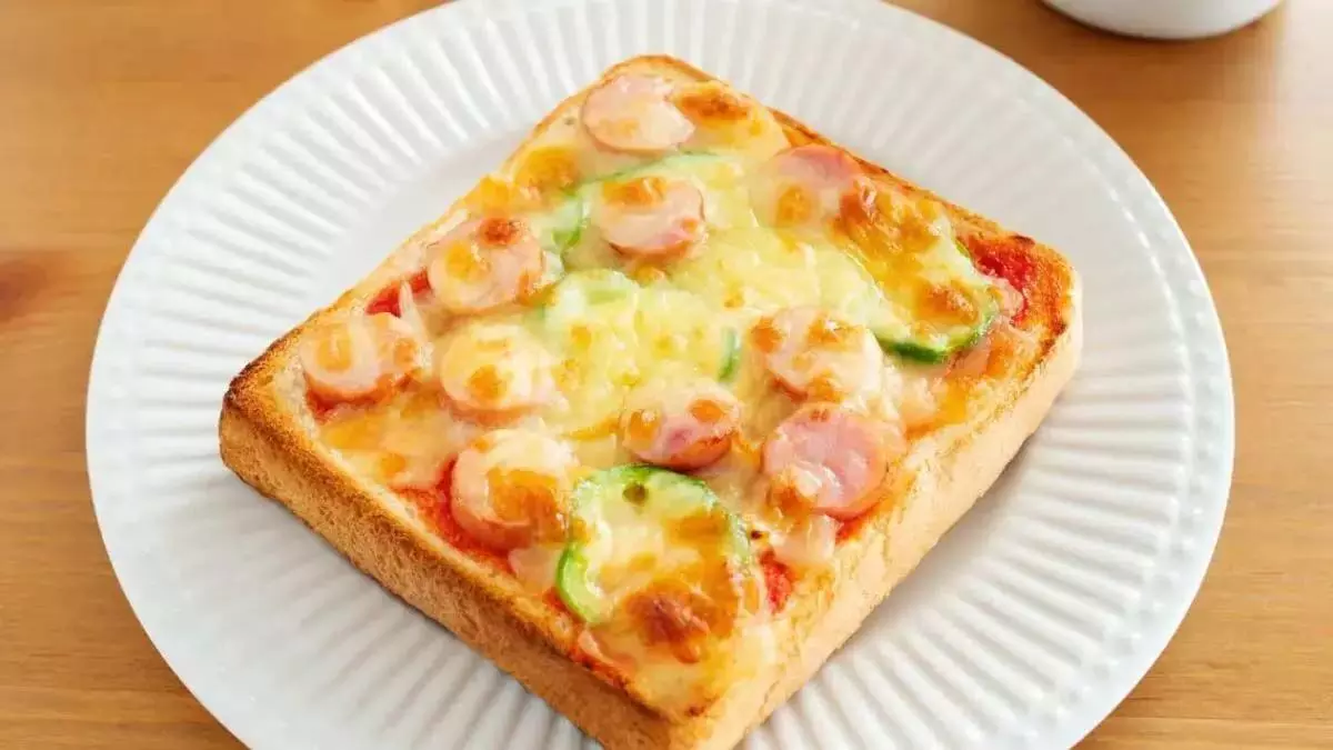 Bread Pizza Recipe: घर पर बनाएं ब्रेड पिज्जा