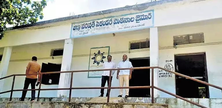 Telangana: जैनूर मंडल में जारी प्रतिबंधों के बीच संघर्ष जारी