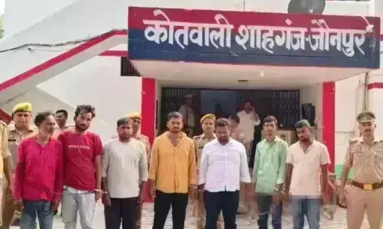 Jaunpur: पुलिस व स्वाट टीम ने 7 शराब तस्करो को गिरफ्तार किया