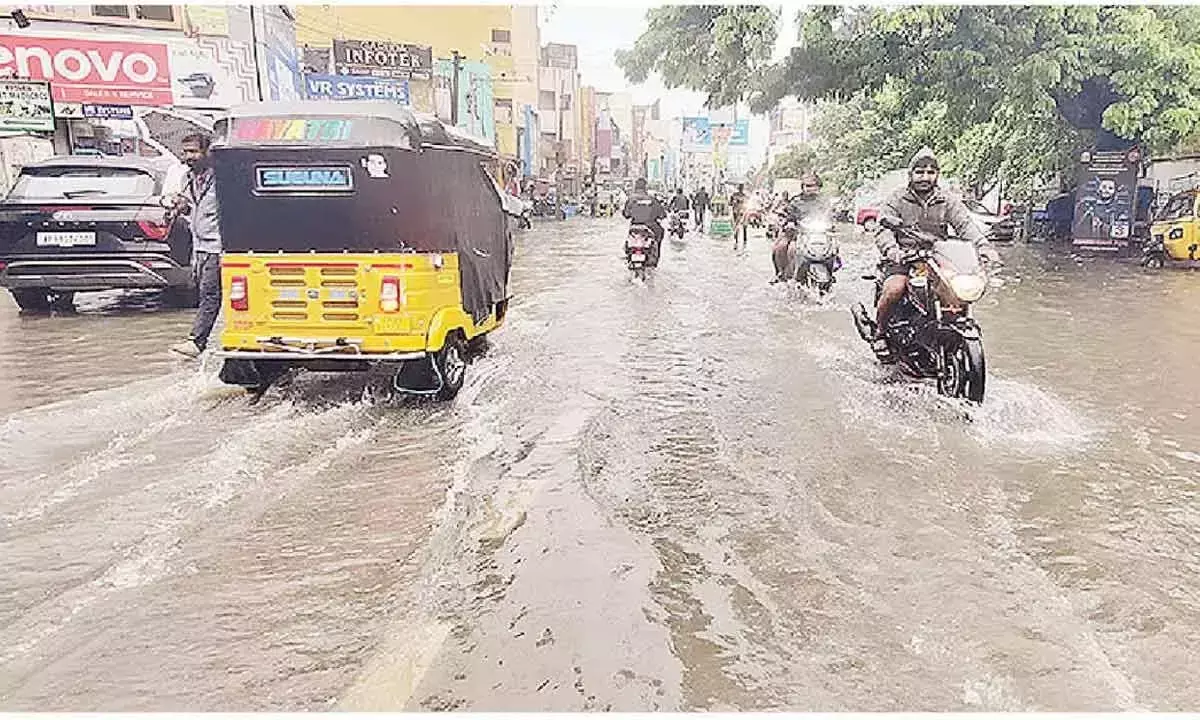 Tirupati में लगातार बारिश से सामान्य जनजीवन प्रभावित