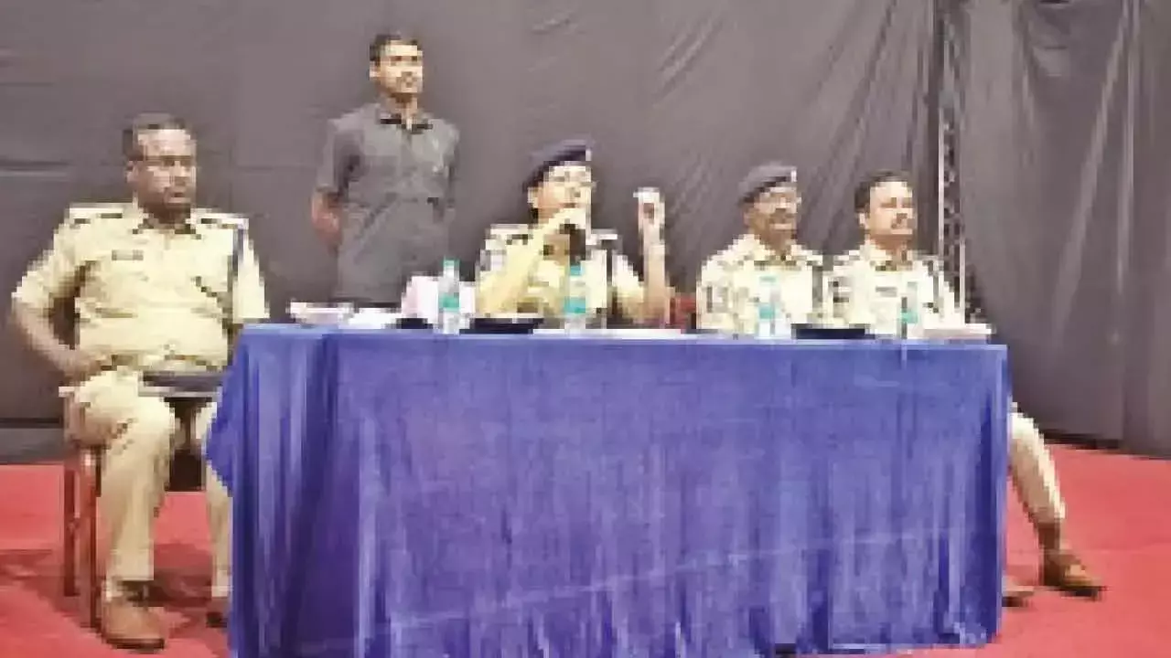 DCP ने लॉज, होटल मालिकों से की बैठक, बरती जाने वाली सावधानियों पर चर्चा