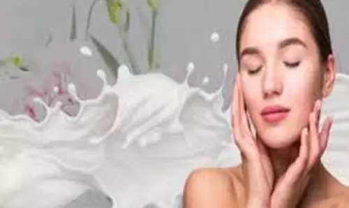 Skin care: दूध में मिलाकर लगाएं ये चीजें, चमक उठेगा चेहरा Skin care: दूध में मिलाकर लगाएं ये चीजें, चमक उठेगा चेहरा