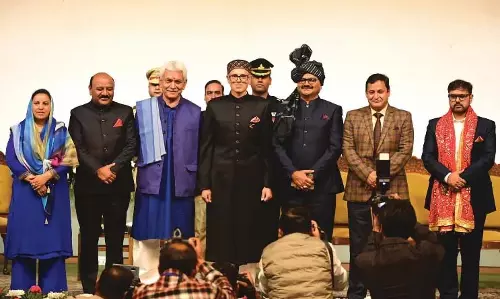 J&K: उमर अब्दुल्ला फिर से जम्मू-कश्मीर के नेतृत्व की कमान संभालेंगे J&K: उमर अब्दुल्ला फिर से जम्मू-कश्मीर के नेतृत्व की कमान संभालेंगे
