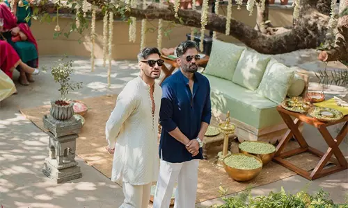 Sunil Shetty ने बेटे अहान शेट्टी के साथ हमशक्ल वाली तस्वीर शेयर की