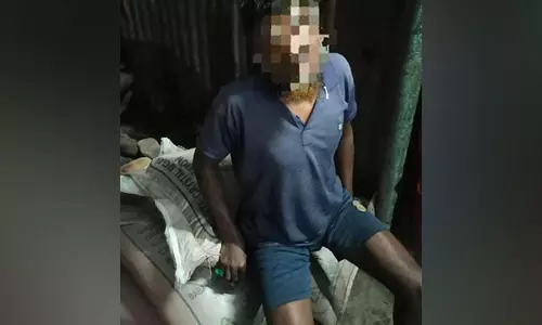 BSF Meghalaya ने अंतरराष्ट्रीय सीमा के पास चीनी के साथ बांग्लादेशी तस्कर को पकड़ा