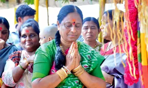Telangana: सुरेखा कठिन रस्सी पर चल रही Telangana: सुरेखा कठिन रस्सी पर चल रही