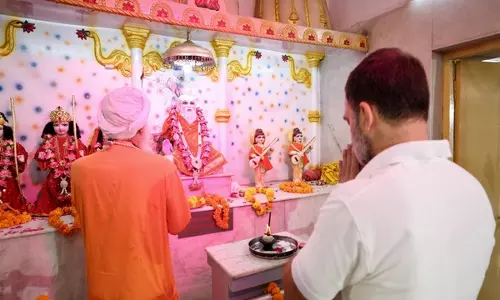 Rahul Gandhi ने महर्षि वाल्मीकि जयंती पर वाल्मीकि मंदिर में पूजा-अर्चना की Rahul Gandhi ने महर्षि वाल्मीकि जयंती पर वाल्मीकि मंदिर में पूजा-अर्चना की