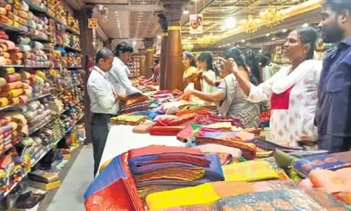Tiruchi: दीपावली से पहले शहर के बड़े पैमाने पर पटाखों को रोशन से मनाया
