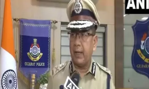 Gujarat Police ने सफ़िया मंज़िल बिल्डिंग के मालिक और दो बेटों को गिरफ़्तार किया Gujarat Police ने सफ़िया मंज़िल बिल्डिंग के मालिक और दो बेटों को गिरफ़्तार किया
