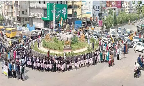 Telangana: विशाल छात्र विरोध रैली आयोजित Telangana: विशाल छात्र विरोध रैली आयोजित