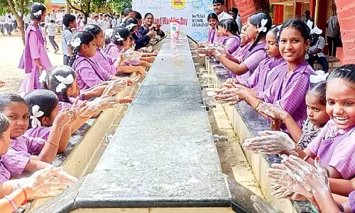 Andhra: छात्रों को स्वच्छता का सख्ती से पालन करने को कहा गया Andhra: छात्रों को स्वच्छता का सख्ती से पालन करने को कहा गया