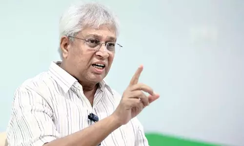 Former MP Undavalli ने मार्गादारसी फाइनेंसर्स के ग्राहक डेटा में विसंगतियों का आरोप लगाया Former MP Undavalli ने मार्गादारसी फाइनेंसर्स के ग्राहक डेटा में विसंगतियों का आरोप लगाया