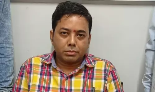 Assam : आबकारी विभाग के अनुभाग अधिकारी को सतर्कता विभाग ने गिरफ्तार