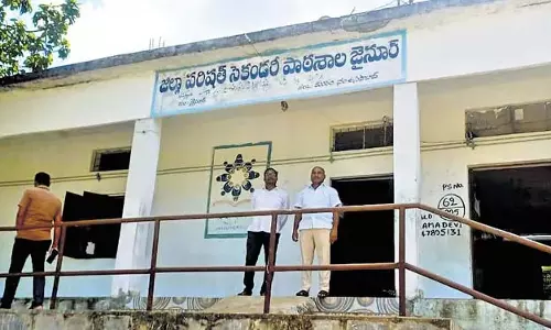 Telangana: जैनूर मंडल में जारी प्रतिबंधों के बीच संघर्ष जारी Telangana: जैनूर मंडल में जारी प्रतिबंधों के बीच संघर्ष जारी