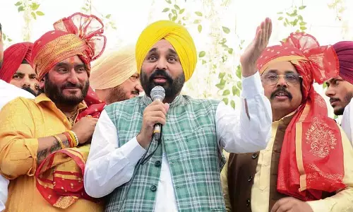 CM: सफाई कर्मचारियों को नियमित करने की नीति पर काम चल रहा