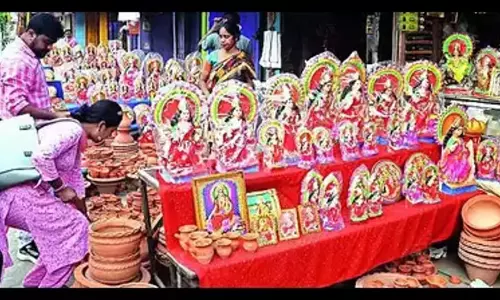 Assam : बढ़ती कीमतों का डिब्रूगढ़ में लक्ष्मी पूजा समारोह पर असर Assam : बढ़ती कीमतों का डिब्रूगढ़ में लक्ष्मी पूजा समारोह पर असर