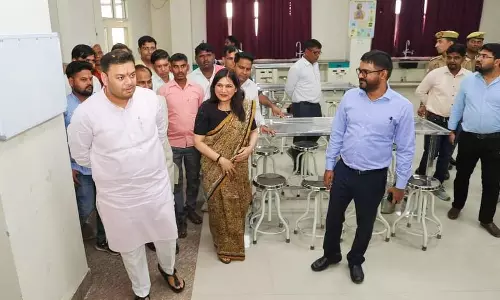 Etah: शिक्षा राज्यमंत्री संदीप सिंह ने एटा जिले में कई कार्यक्रमों में हिस्सा लिया Etah: शिक्षा राज्यमंत्री संदीप सिंह ने एटा जिले में कई कार्यक्रमों में हिस्सा लिया