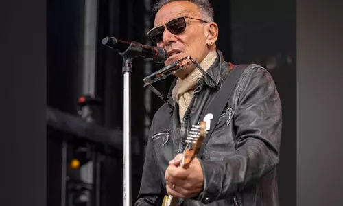 Bruce Springsteen ने कहा- जेरेमी एलन व्हाइट अभिनीत आगामी बायोपिक को लेकर उन्हें अच्छा लग रहे