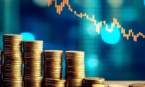 Investors बजाज के शेयर बेचने के लिए दौड़ पड़े