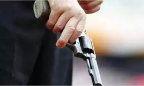 Noida: कांग्रेसी नेता ने राष्ट्रीय लोक दल के नेता के घर पर चलाई गोली Noida: कांग्रेसी नेता ने राष्ट्रीय लोक दल के नेता के घर पर चलाई गोली