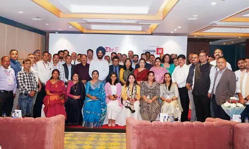 School प्रमुखों ने प्रौद्योगिकी के विवेकपूर्ण उपयोग का समर्थन किया School प्रमुखों ने प्रौद्योगिकी के विवेकपूर्ण उपयोग का समर्थन किया