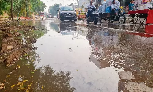 Haryana : रोहतक में नाले के उफान से सड़कें जलमग्न लोगों को परेशानी
