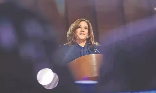 Kamala Harris ने खुद को नई पीढ़ी के नेतृत्व के रूप में पेश किया