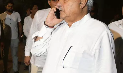 शक्ति प्रदर्शन के लिए Hooda के घर पर जुटे 31 विधायक
