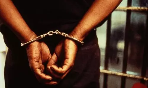 Pauri Garhwal: पुलिस ने अवैध शराब के साथ दो तस्कर गिरफ्तार