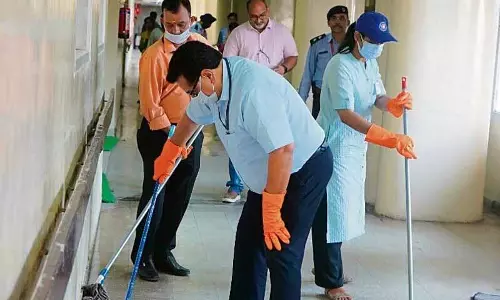 चिकित्सा अधीक्षक ने PGI में डॉक्टरों, नर्सिंग स्टाफ द्वारा स्वच्छता अभियान का नेतृत्व किया