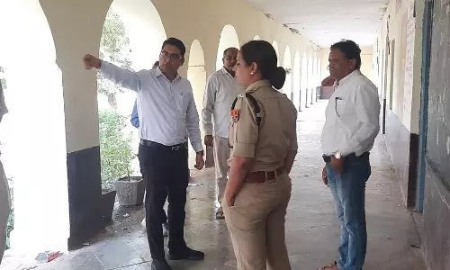 Dungarpur: जिला निर्वाचन अधिकारी ने गुजरात बॉर्डर चेक पोस्ट का किया निरीक्षण Dungarpur: जिला निर्वाचन अधिकारी ने गुजरात बॉर्डर चेक पोस्ट का किया निरीक्षण