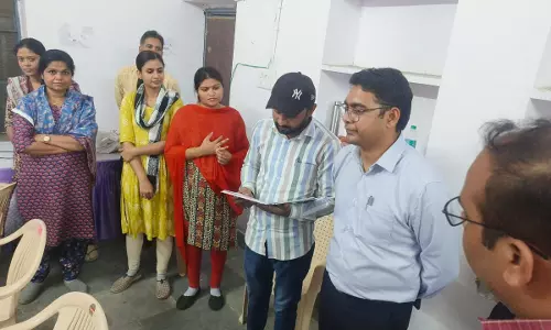 Dungarpur: जिला निर्वाचन अधिकारी जिला निर्वाचन अधिकारी ने एकीकृत नियंत्रण कक्ष का किया निरीक्षण Dungarpur: जिला निर्वाचन अधिकारी जिला निर्वाचन अधिकारी ने एकीकृत नियंत्रण कक्ष का किया निरीक्षण