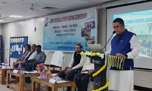 मंत्री रनोज पेगु ने FAAMCH में नए MBBS बैच के शपथ ग्रहण समारोह मंत्री रनोज पेगु ने FAAMCH में नए MBBS बैच के शपथ ग्रहण समारोह