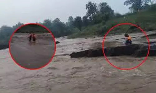 Chhindwara: दो महिलाओ को नदी के बीच सेल्फी लेना पड़ा भारी
