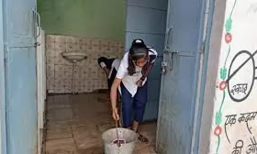 Tamil Nadu में स्कूल साफ करने को मजबूर किया गया Tamil Nadu में स्कूल साफ करने को मजबूर किया गया