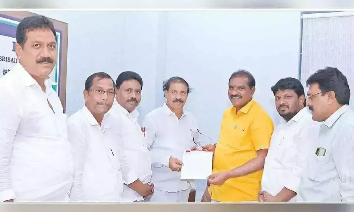 Andhra Pradesh: सिंचाई मंत्री से वेलिगोंडा परियोजना का दौरा करने का आग्रह Andhra Pradesh: सिंचाई मंत्री से वेलिगोंडा परियोजना का दौरा करने का आग्रह