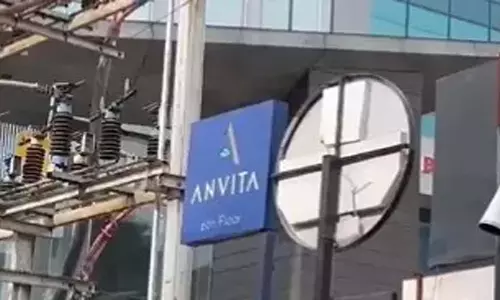 Hyderabad: 30 स्थानों पर आयकर छापे जारी