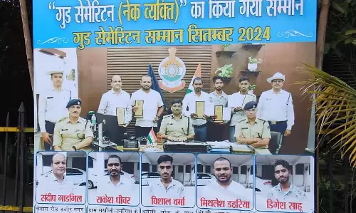 घायलों की जान बचाने वाले नेक लोगों का रायपुर एसएसपी ने किया सम्मान