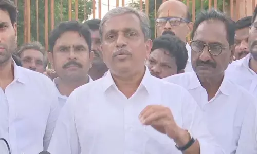 YSRCP नेताओं के खिलाफ झूठे मामले बनाए जा रहे हैं: सज्जला रामकृष्ण