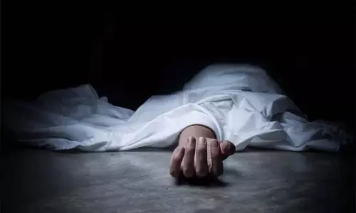 Andhra: माता-पिता को न छोड़ पाने के कारण 7वीं कक्षा की छात्रा की मौत Andhra: माता-पिता को न छोड़ पाने के कारण 7वीं कक्षा की छात्रा की मौत