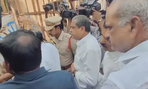 कपड़ों के खिलाफ Illegal Case, सुनवाई में शामिल हों: सज्जला रामकृष्ण