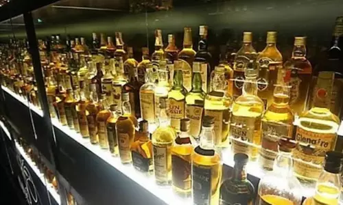 दिवाली का त्योहार नजदीक, Surat में शराब परमिट के दाम बढ़ाए गए