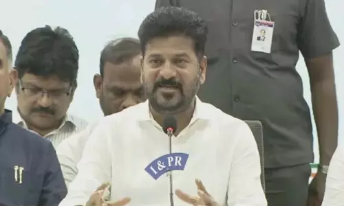 हम शीशे के फर्श और सुंदर दुल्हनों के लिए काम नहीं करते: CM Revanth हम शीशे के फर्श और सुंदर दुल्हनों के लिए काम नहीं करते: CM Revanth
