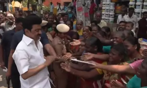 CM MK Stalin ने चेन्नई में बारिश प्रभावित इलाकों का निरीक्षण किया, राहत सामग्री वितरित की