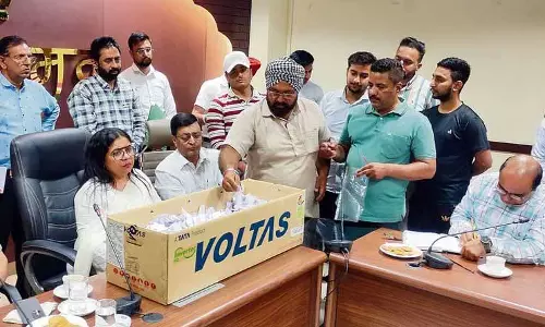 Amritsar: दिवाली पर लोग रात 8 से 10 बजे तक पटाखे फोड़ सकेंगे Amritsar: दिवाली पर लोग रात 8 से 10 बजे तक पटाखे फोड़ सकेंगे