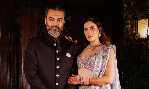 Sonnalli Seygall ने पति के साथ उम्र के अंतर पर सवाल उठाने वाले नेटिज़न्स की आलोचना की Sonnalli Seygall ने पति के साथ उम्र के अंतर पर सवाल उठाने वाले नेटिज़न्स की आलोचना की